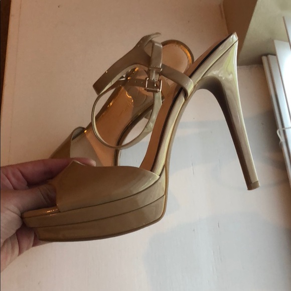 Nude Jessica Simpson platform heels - Picture 3 of 8
